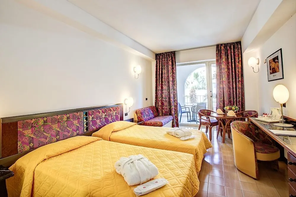 Hotel Le Terrazze Letojanni 4*,  İtalya